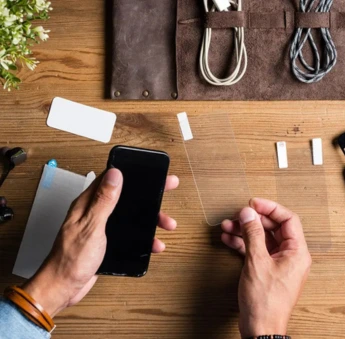 Czy folia hydrożelowa jest lepsza od szkła hartowanego? Sprawdzamy!